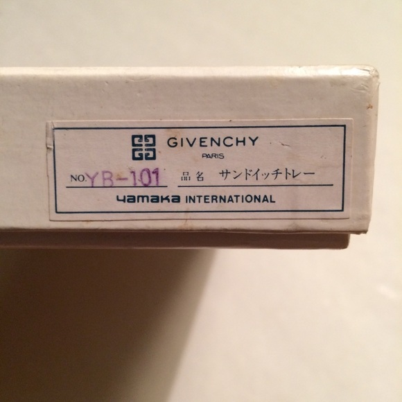 Givenchy x Yamaka Ivory and Gold Porcelain Plate - Picture 8 of 8